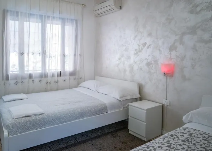 Venice Sanella