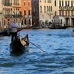Venice Sanella بيت ضيافة ميستر