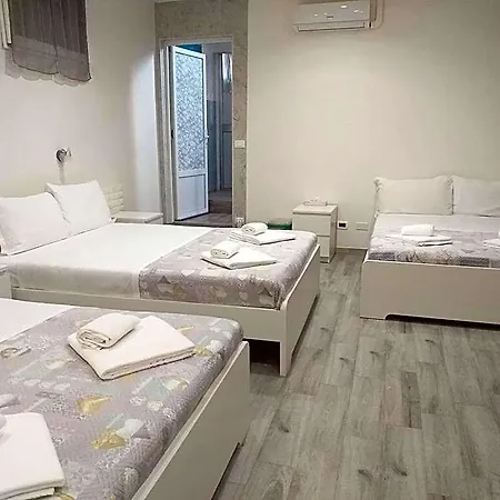 Venice Sanella Πανσιόν *